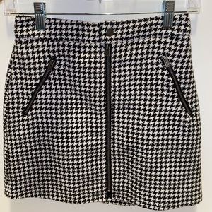 HOLLISTER HOUNDSTOOTH SKIRT